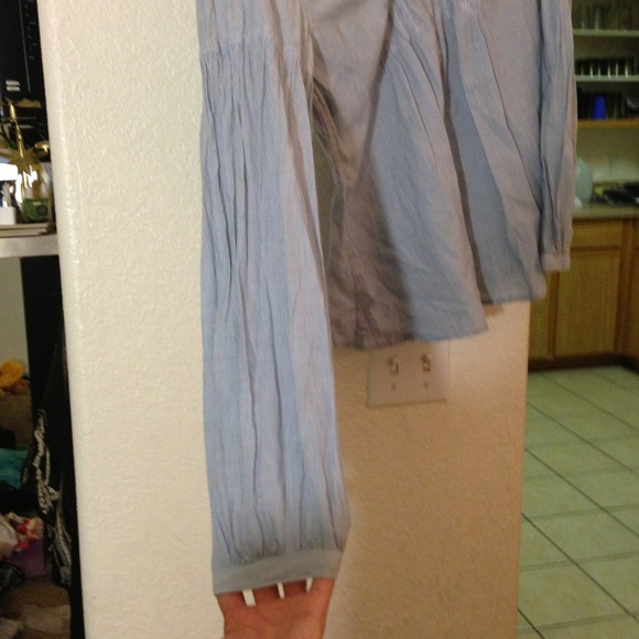 ⛔Sold⛔Super cute top. White and blue tiny stripes. - Picture 4 of 4