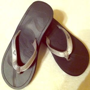 Roxy flip-flops ( never worn )