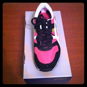 ☀Reduced💲☀Brand New- Asics Gel Holland Shoes