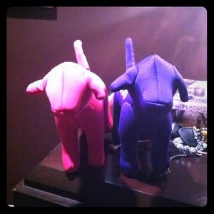 2 classic PINK dogs