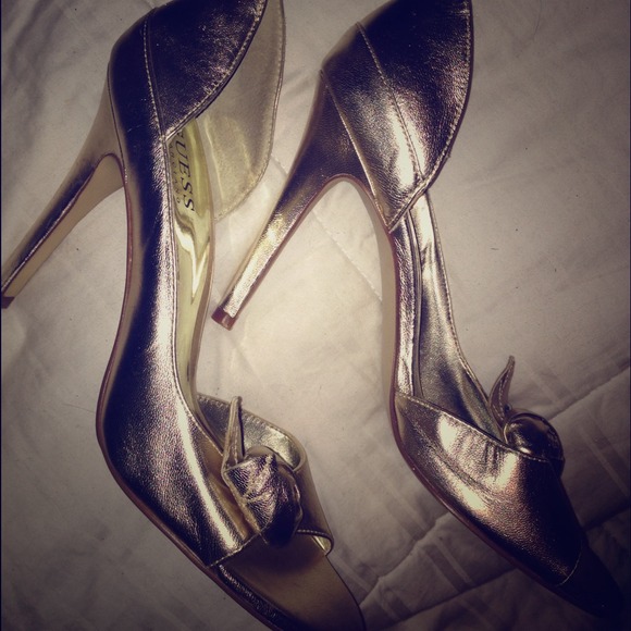 Guess Metallic light gold heels Size 7