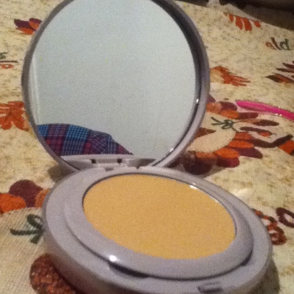 Laura Mercier NUDE