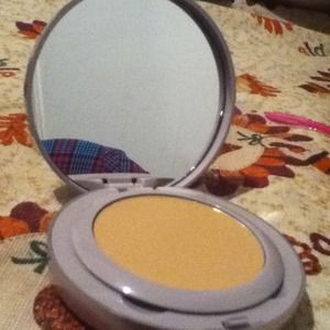 Laura Mercier NUDE
