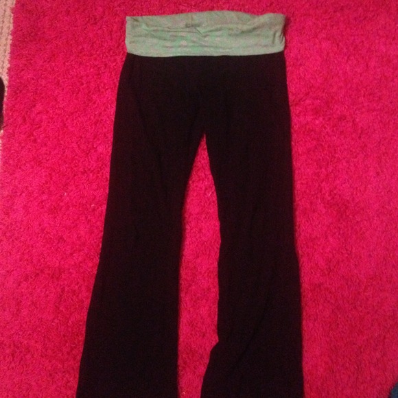 2 yoga pants