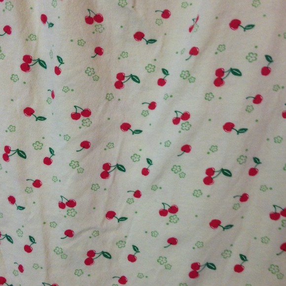 ⛔Sold⛔Nice pastel yellow and cherry pattern tee - Picture 3 of 4