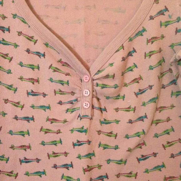 ⛔Sold⛔ this top cute pink with airplanes pattern. - Picture 2 of 4