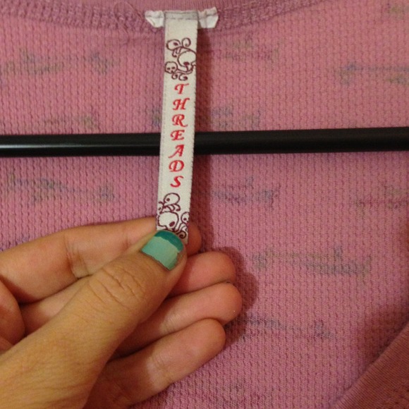 ⛔Sold⛔ this top cute pink with airplanes pattern. - Picture 4 of 4