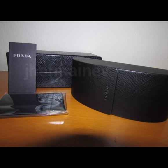 ⛔SOLD⛔Prada Sunglass Case