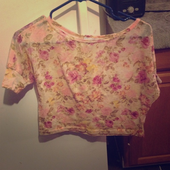 Delia's crop shirt - Picture 1 of 1