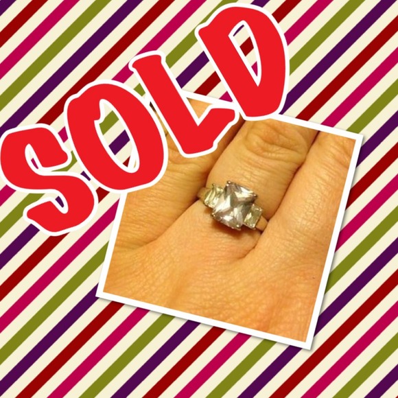 CUBIC ZIRCONIA RECTANGLE ENGAGEMENT RING SILVER - Picture 1 of 3