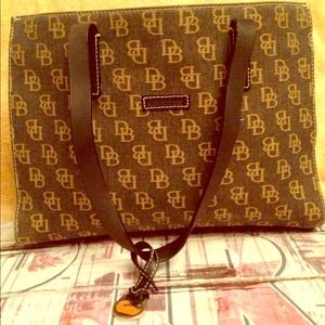 D&B tote!