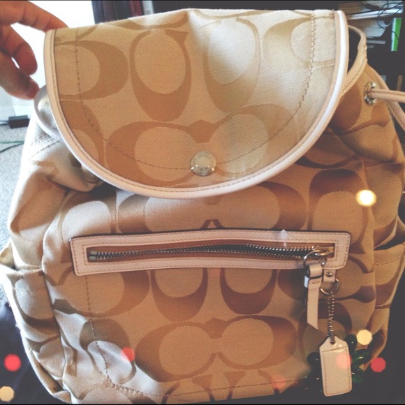 AUTHENTIC COACH BOOKBAG 📓📗✏📏📁 can negotiate !