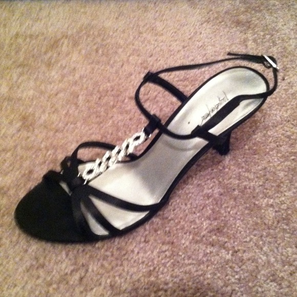 🚫SOLD🚫Black Rhinestone shoe - Picture 2 of 2