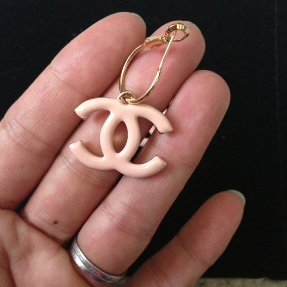 Pretty earring - Picture 2 of 3