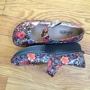 Allegra crazy flowers maryjane style size 9