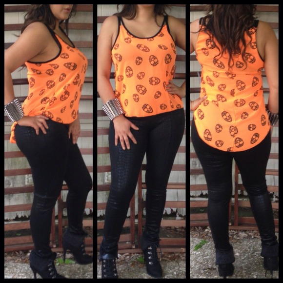 🔴SOLD🔴💀Skull Top💀 - Picture 2 of 3