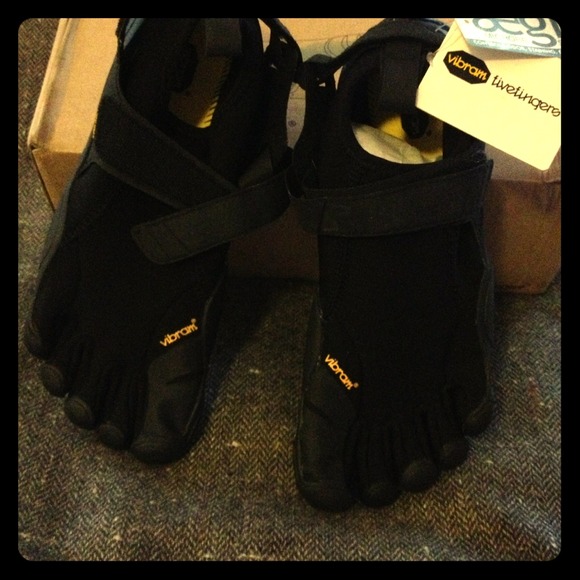 Brand New Vibram Five Finger Shoes / Flow