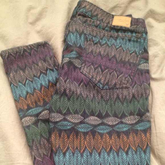 American eagle leaf denim jeans