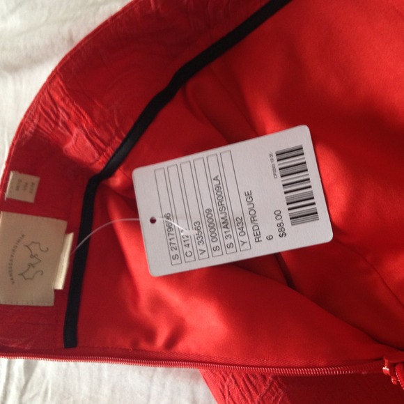 CLOSET CLOSED - Picture 3 of 3