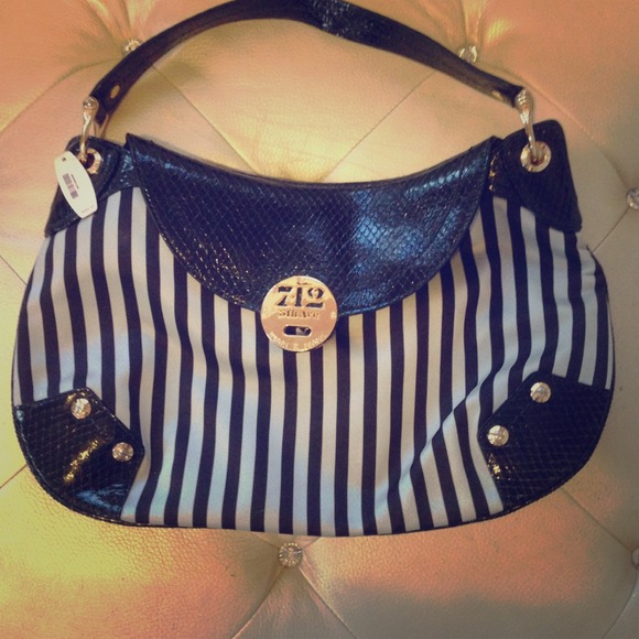 Brand New Henri Bendel Shoulder bag!