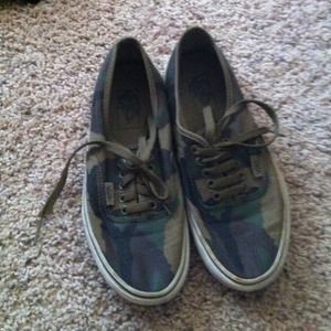 Camoflauge Vans Sneakers 👟wmns 8.5