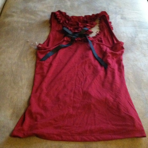 Ruffled back top - Picture 2 of 2