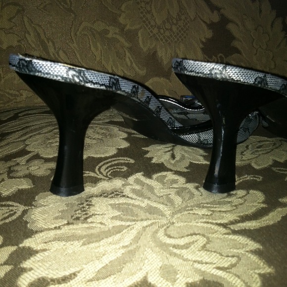 Shoes - Picture 3 of 4