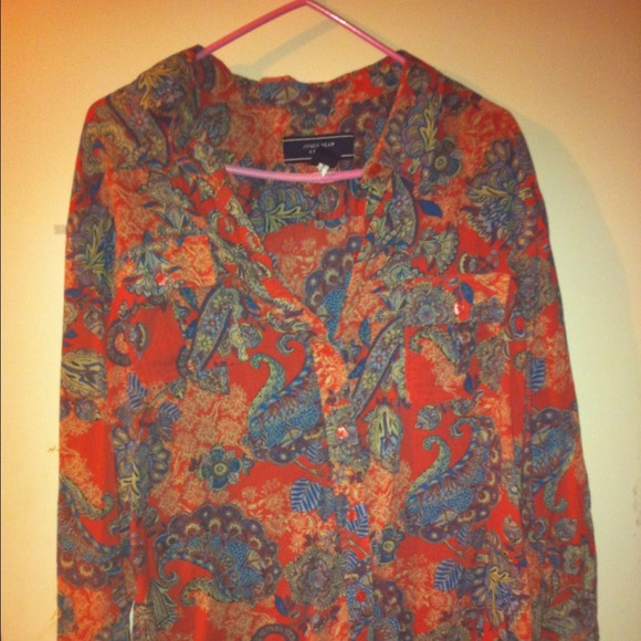 😱SOLD ! $5 ITEM 😱 long sleeve blouse paisley