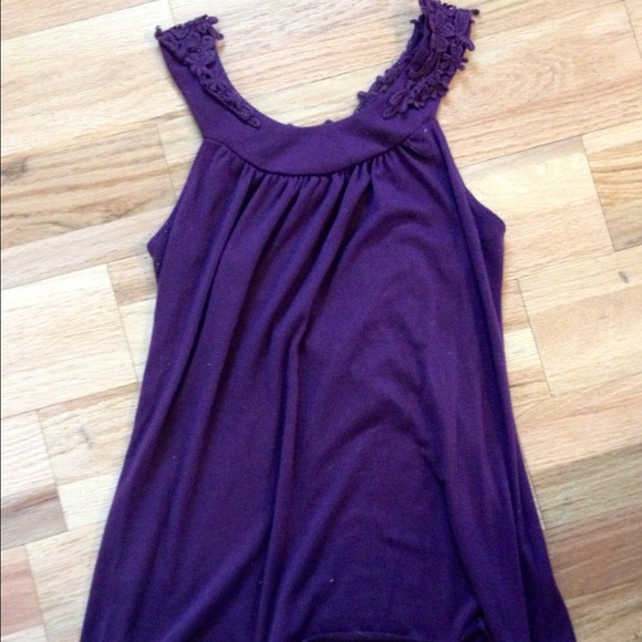 Comfortable tank with intricate detailing! - Picture 2 of 3