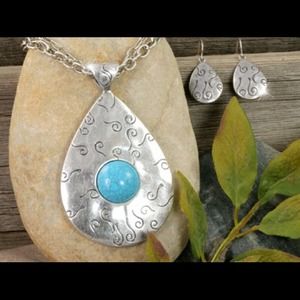 24.00 Turquoise stone designer set 18"