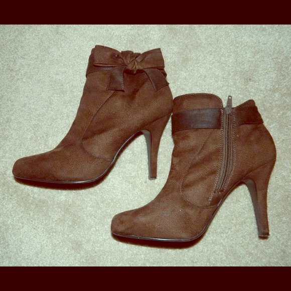 Fashion boots with side bows