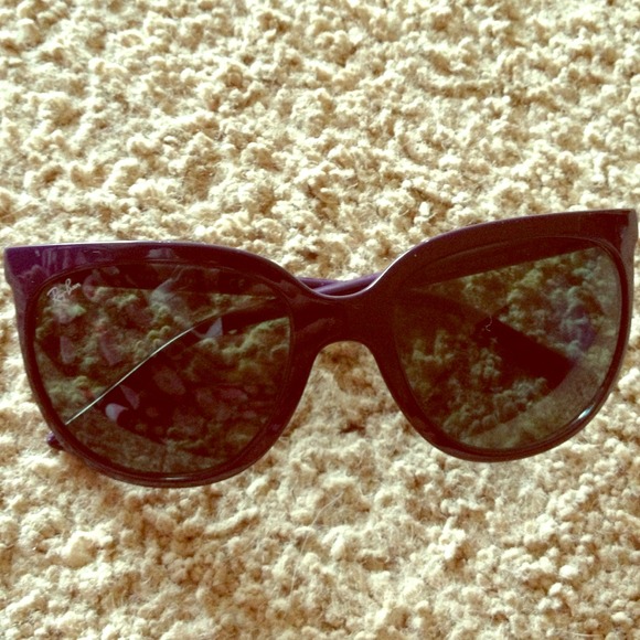 Retro pair of Ray•Ban sunglasses
