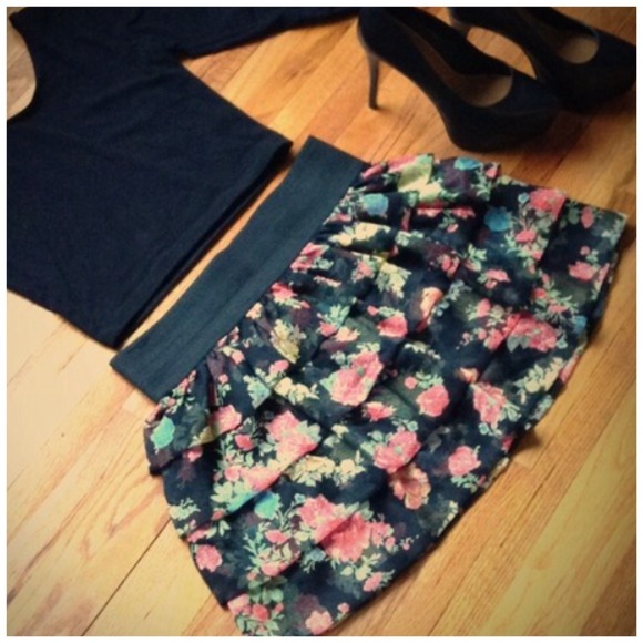 forever 21 | floral print ruffle mini | size large