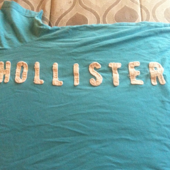 Hollister Light Blue Tee - Picture 2 of 3