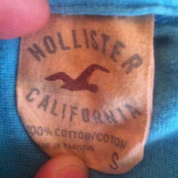 Hollister Light Blue Tee - Picture 3 of 3