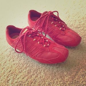 ✂Cut price ✂Red GEOX sneaker ,size US8❤