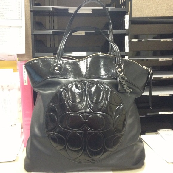 Used *Aunthentic* Coach Purse! Great condition!!