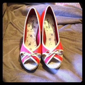 Red/Orange wedged heels with beige outlining
