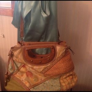 Fossil handbag w/wood handle & long strap.