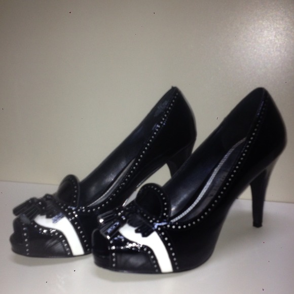 **SOLD**Size 7.5 WHBM patent peep toe pumps