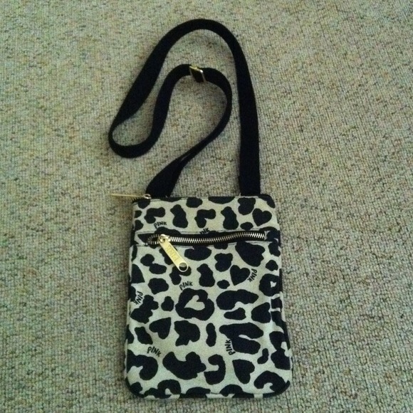 ❌SOLD❌Victoria's Secret Cross Over Bag