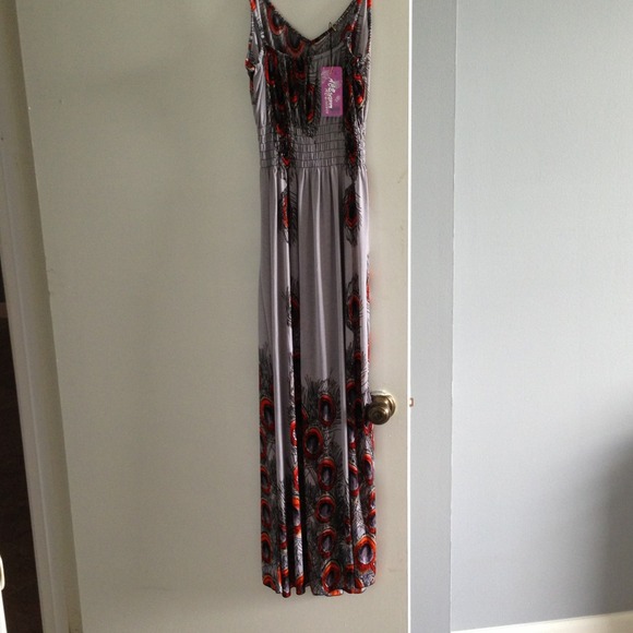 New Dress - Picture 2 of 4