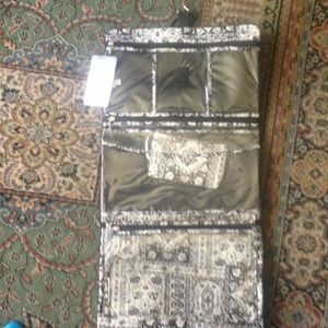 Hanging cosmetic organizer