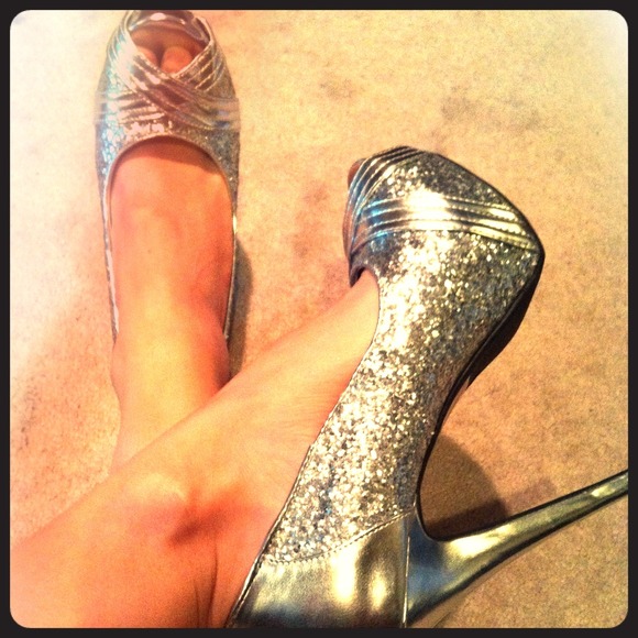 ⬇REDUCED⬇BNIB Sparkly silver stilettos - Picture 2 of 5