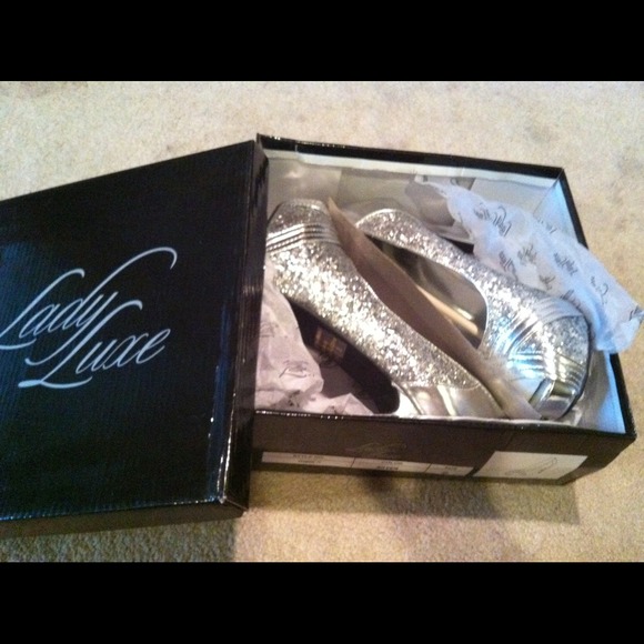⬇REDUCED⬇BNIB Sparkly silver stilettos - Picture 5 of 5