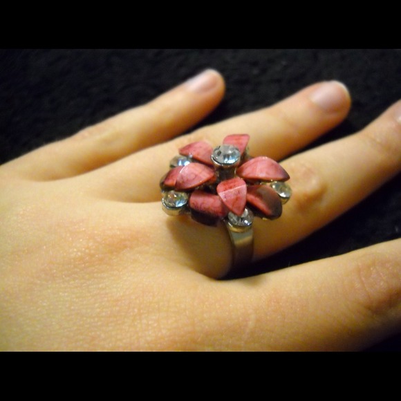 Beautiful adjustable ring! - Picture 2 of 3