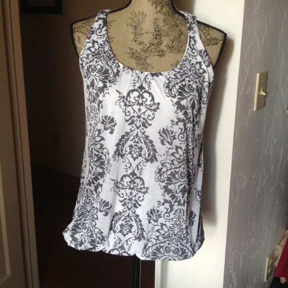 REDUCED! White tank with designs - Picture 1 of 2