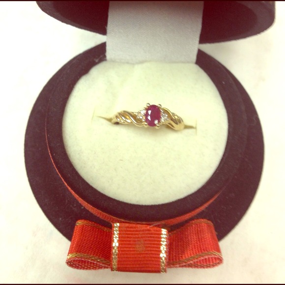 (REDUCED) Elegant Ruby & Diamond 10K Gold Ring! - Picture 1 of 1