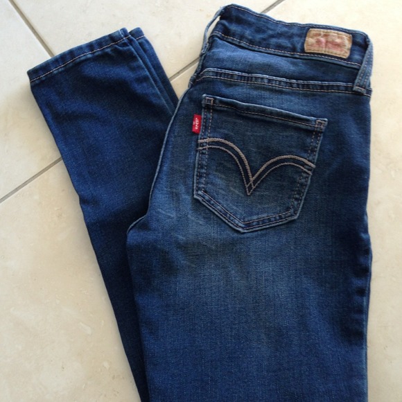 SOLD!! Levi's 535 legging jeansSOLD!!