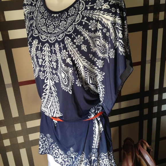 SOLD.      SUPER versatile caftan top sz S - Picture 2 of 4